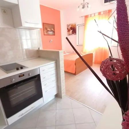 Apartment & Vitt *
