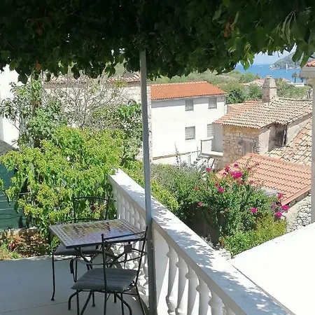 & Vitt Apartment *