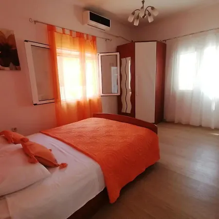 & Vitt Apartment