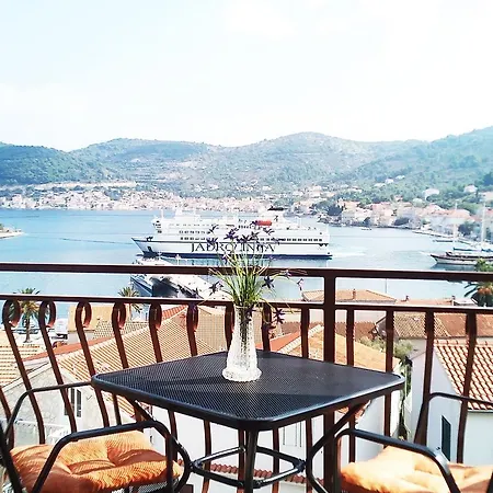 & Vitt Apartment
