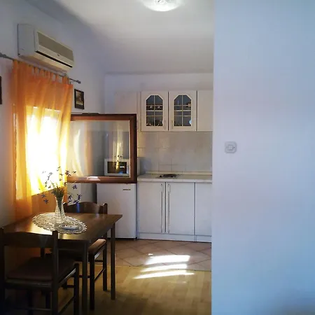 & Vitt Apartment