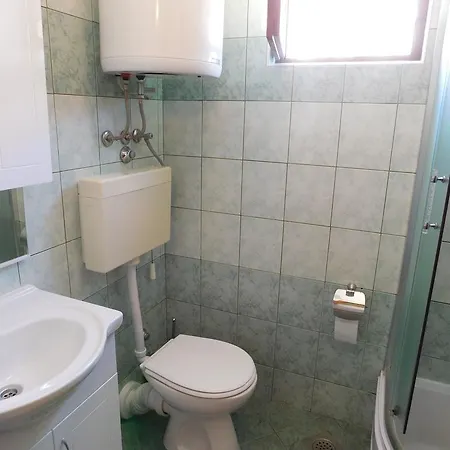 Apartment & Vitt Vis
