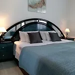 & Vitt Lägenhet *